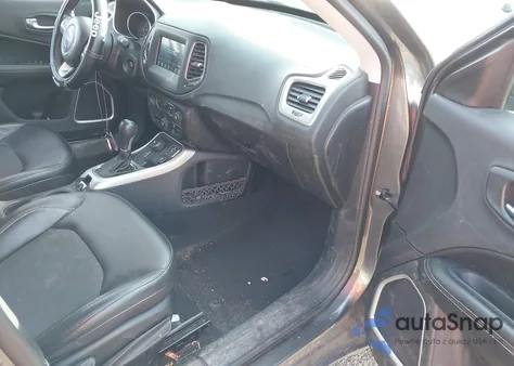 2018 Jeep Compass Latitude 4X4 z USA, uszkodzony, nr VIN 3C4NJDBB0JT316396